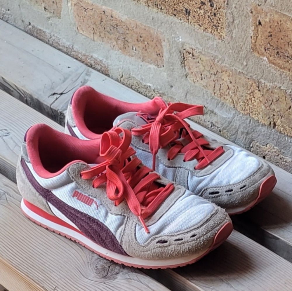 Puma Women's Cabana Racer II size 5.5